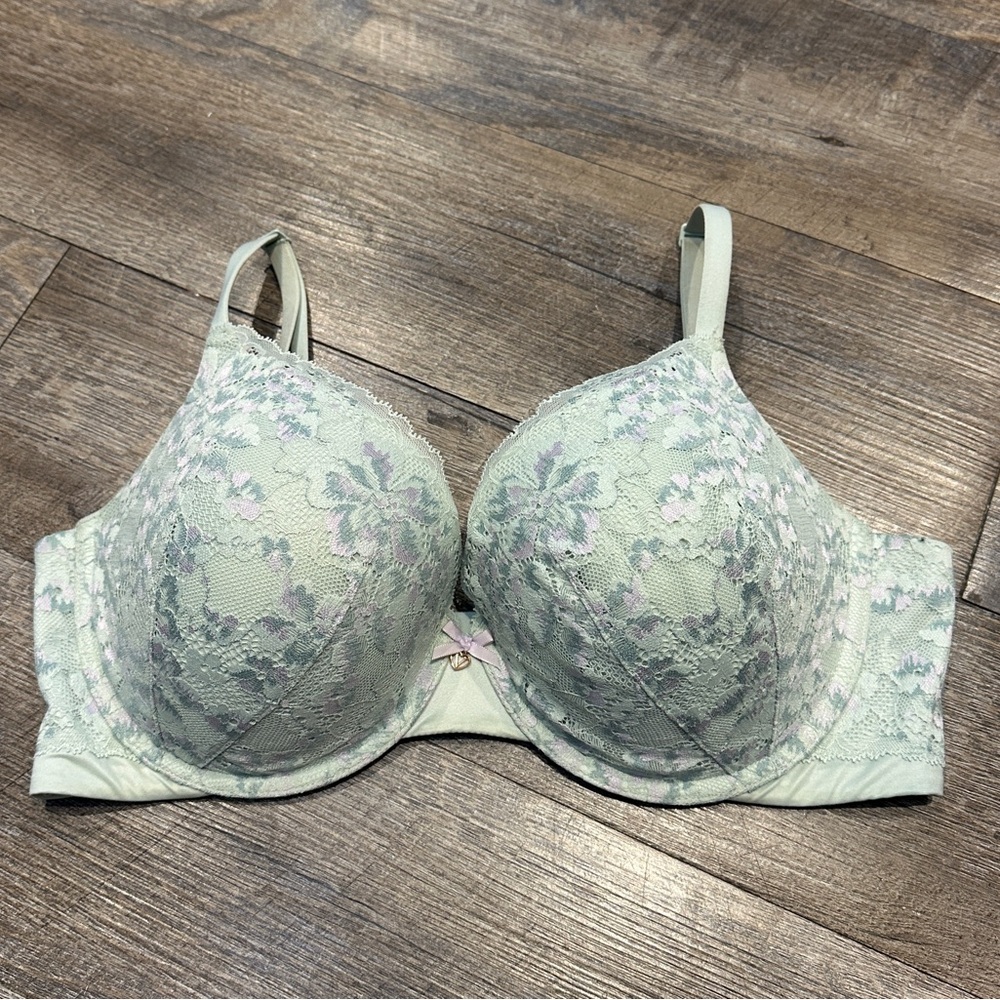 Victoria’s Secret Body By Victoria Floral Lace Underwire Bra - Mint Green 36DD